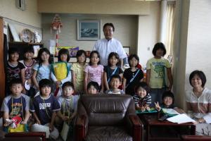 6月11日三神小学校3年生、役場を見学