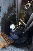 マンホール内作業風景