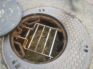 マンホール汚水
